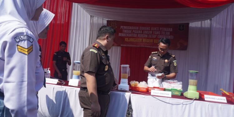 Kejari Batang Musnahkan Barang Bukti Perkara Berkekuatan Hukum Tetap