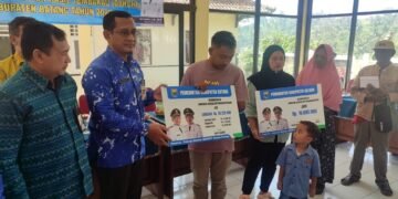 Lindungi Pekerja Informal, BPJS Ketenagakerjaan Batang Serahkan Santunan JKM dan JKK