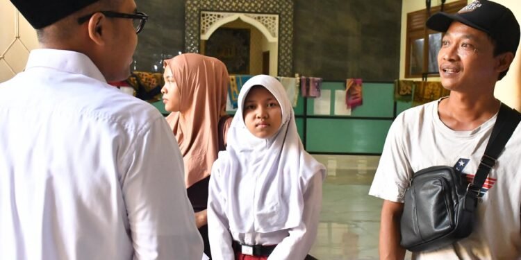 Tak Ingin Ada Kendala, Bupati Batang Tinjau Langsung Proses Pendaftaran SPMB