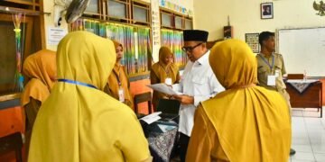 Tak Ingin Ada Kendala, Bupati Batang Tinjau Langsung Proses Pendaftaran SPMB