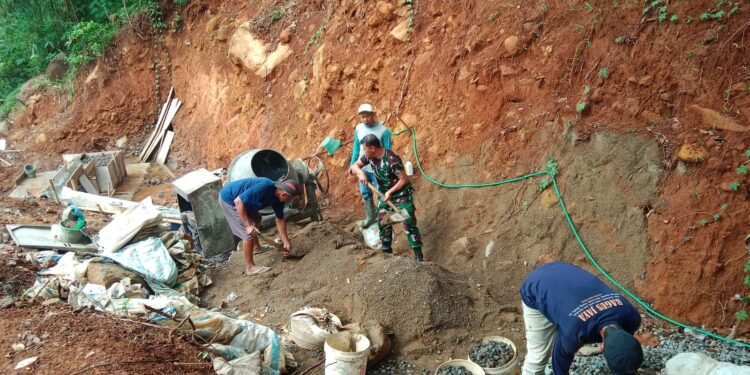 Semangat Kerja Keras untuk membangun Jembatan Gantung Garuda