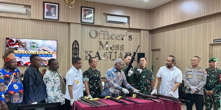 Yonif 410/Alugoro berhasil merebut hati 37 OPM kembali ke NKRI