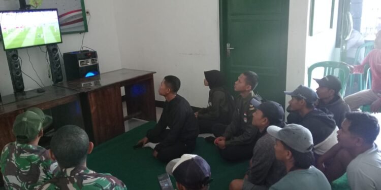 Masyarakat Antusias Nobar Piala Dunia Di Koramil 05/Reban