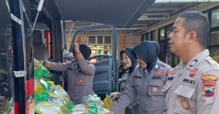 Sambut Hari Bhayangkara ke-80, Polres Batang Bagikan 1 Ton Beras SPHP dan Sembako Gratis untuk Warga