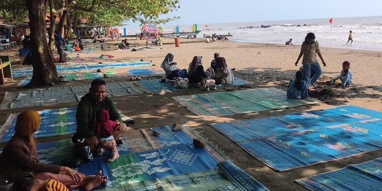 Libur Sekolah Kunjungan Pantai Ujungnegoro Batang Naik 10 Persen