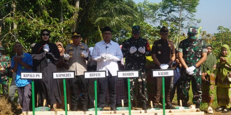 Bupati Batang Resmi Buka TMMD Sengkuyung Tahap III Desa Toso