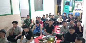 Nobar Piala Dunia, Anggota Koramil 06/Tersono Ajak Warga Berpartisipasi