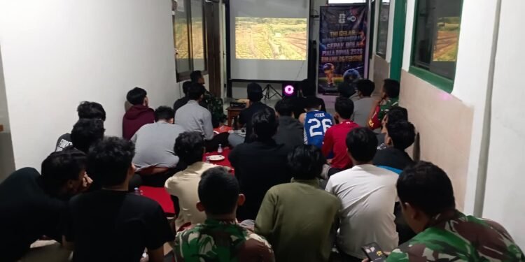 Nobar Piala Dunia, Anggota Koramil 06/Tersono Ajak Warga Berpartisipasi