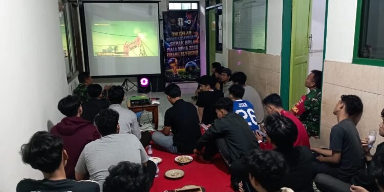 Nobar Piala Dunia, Anggota Koramil 06/Tersono Ajak Warga Berpartisipasi