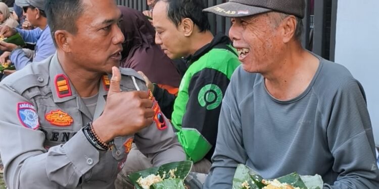 Dekatkan Diri dengan Masyarakat, Satlantas Polresta Batang Gelar Aksi “Sarapan Pagi Bersama Warga