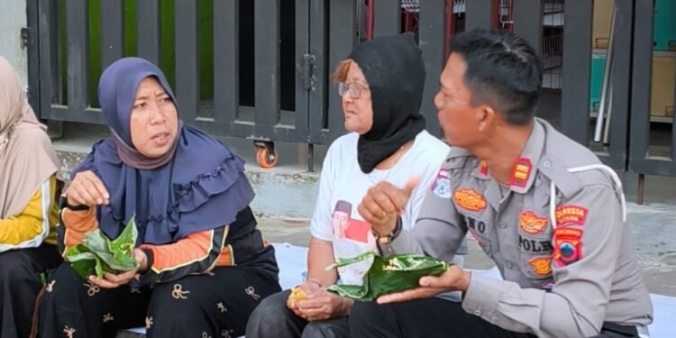 Dekatkan Diri dengan Masyarakat, Satlantas Polresta Batang Gelar Aksi “Sarapan Pagi Bersama Warga