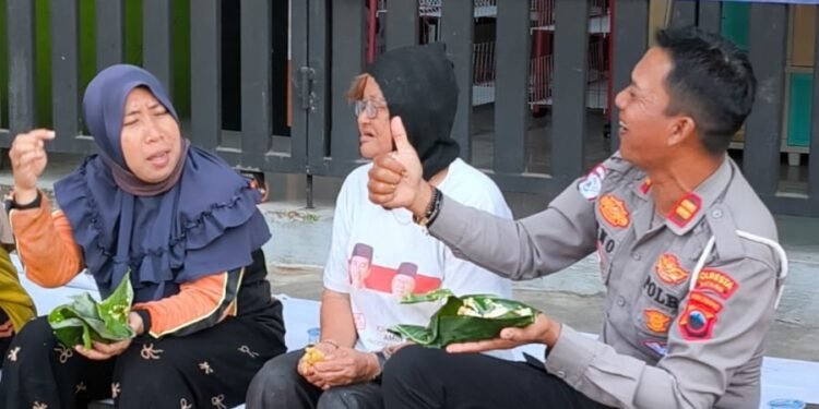 Dekatkan Diri dengan Masyarakat, Satlantas Polresta Batang Gelar Aksi “Sarapan Pagi Bersama Warga