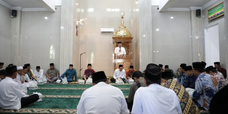 Hadiri Safari Jum’at, Wabup Danang Tekankan Pentingnya Silaturahmi dan Kebersamaan