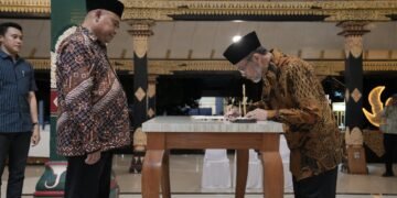 Kukuhkan Pimpinan BAZNAS Sleman, Bupati Harda Kiswaya Tekankan Semangat Kepemimpinan “Hayem Hayom”