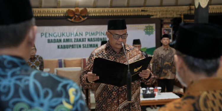 Kukuhkan Pimpinan BAZNAS Sleman, Bupati Harda Kiswaya Tekankan Semangat Kepemimpinan “Hayem Hayom”
