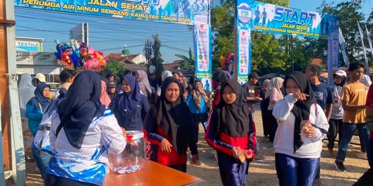 Perumda Air Minum Sendang Kamulyan Rayakan HUT Ke-33, Ribuan Warga Ikuti Jalan Sehat Hadiah 3 Motor