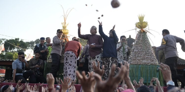 Upacara Adat Saparan Ki Ageng Wonolelo ke-59, 1,5 Ton Kue Apem Disebar Ke Warga