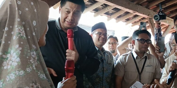 Tinjau Bedah Rumah, Menteri Maruarar Sirait Pastikan Renovasi Tepat Sasaran