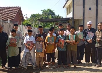 YBPI Kabupaten Batang Salurkan Wakaf Al-Qur’an ke Pesantren Selamat Cahaya Al-Qur’an, Mahmud Bagikan Inspirasi Melawan Gagal Ginjal
