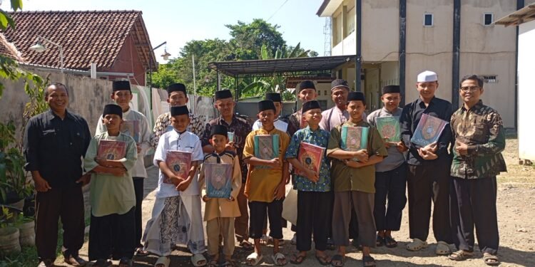 YBPI Kabupaten Batang Salurkan Wakaf Al-Qur’an ke Pesantren Selamat Cahaya Al-Qur’an, Mahmud Bagikan Inspirasi Melawan Gagal Ginjal