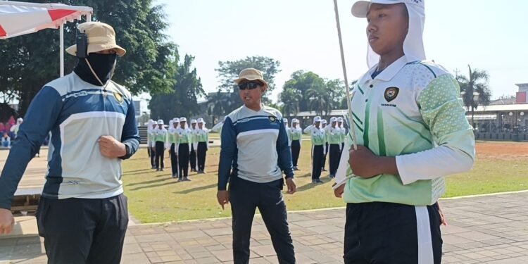 Serka Mohammad Ramli Latih Fisik dan Kedisiplinan Para Calon Paskibra