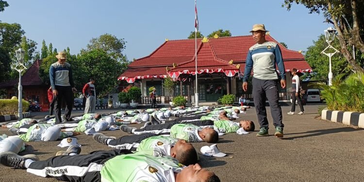 Serka Mohammad Ramli Latih Fisik dan Kedisiplinan Para Calon Paskibra