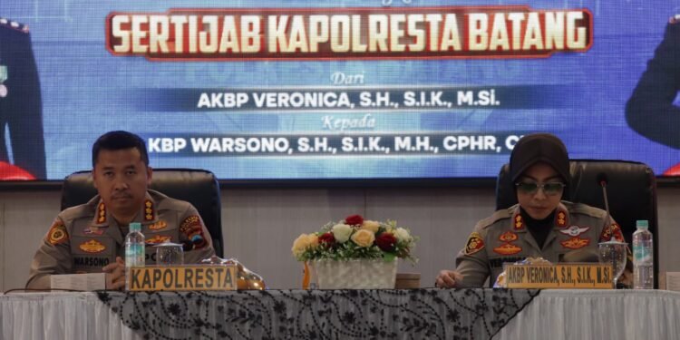 Haru Mengiringi Pelepasan AKBP Veronica, Kombes Pol Warsono Resmi Pimpin Polresta Batang