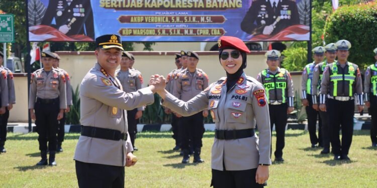 Haru Mengiringi Pelepasan AKBP Veronica, Kombes Pol Warsono Resmi Pimpin Polresta Batang