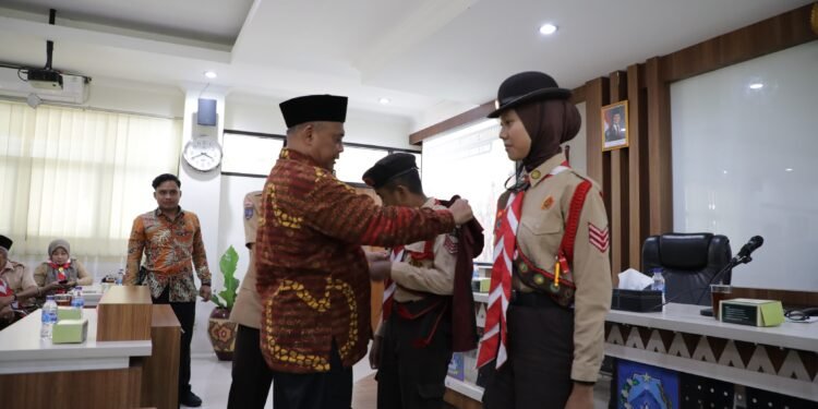 Bawa Nama Baik Sleman di Tingkat Nasional, Bupati Lepas Rombongan Kwarcab ke Jamnas XII Cibubur