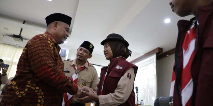 Bawa Nama Baik Sleman di Tingkat Nasional, Bupati Lepas Rombongan Kwarcab ke Jamnas XII Cibubur