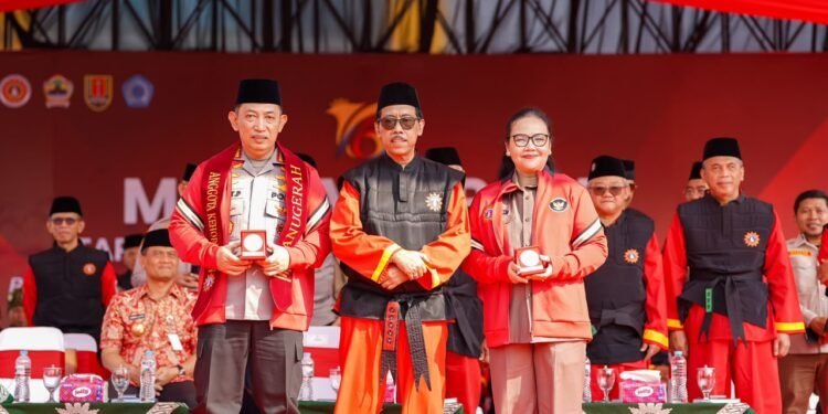 Dianugerahi Anggota Kehormatan Tapak Suci, Kapolri Ajak Perkuat Sinergi Jaga Generasi Muda dan Negeri