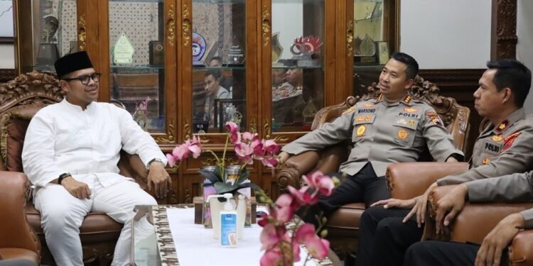 Hari Pertama Dinas, Kapolresta Sowan Bupati Batang
