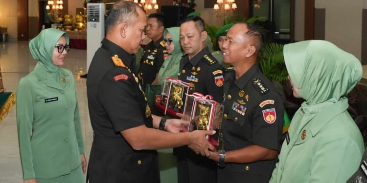 Amanah Berganti, Pengabdian Berlanjut, Pangdam IV/Diponegoro Pimpin Sertijab sejumlah Pejabat Kodam IV/Diponegoro