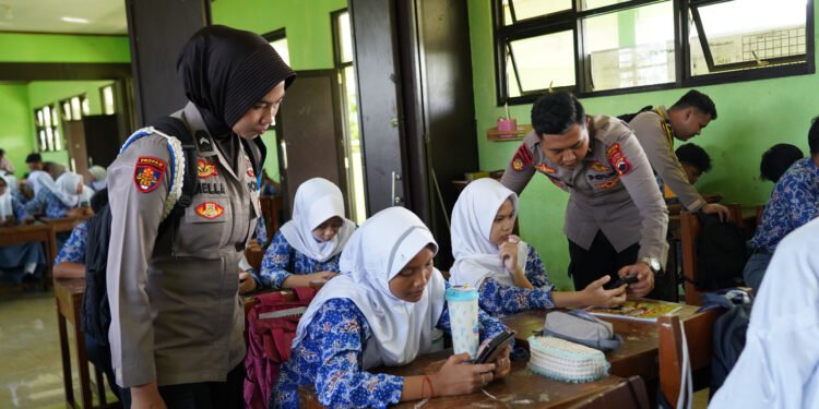 Polresta Batang dan Senopati Academy Latih 105 Siswa MAN Batang Bijak Gunakan AI