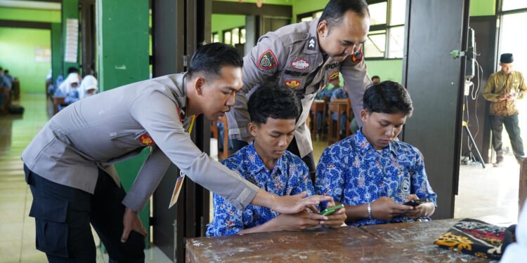 Polresta Batang dan Senopati Academy Latih 105 Siswa MAN Batang Bijak Gunakan AI