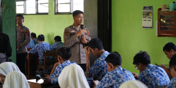 Polresta Batang dan Senopati Academy Latih 105 Siswa MAN Batang Bijak Gunakan AI