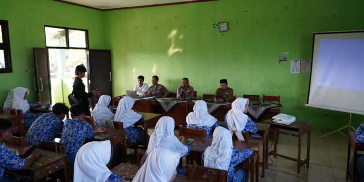 Polresta Batang dan Senopati Academy Latih 105 Siswa MAN Batang Bijak Gunakan AI
