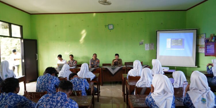 Polresta Batang dan Senopati Academy Latih 105 Siswa MAN Batang Bijak Gunakan AI