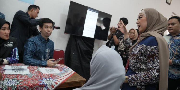 Menkomdigi Tinjau Uji Coba ‘Jalan Tol Data’ Perlinsos Digital di Sleman, Pastikan Bansos Tepat Sasaran dan Bebas KKN