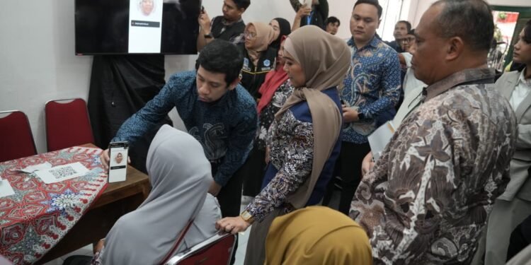 Menkomdigi Tinjau Uji Coba ‘Jalan Tol Data’ Perlinsos Digital di Sleman, Pastikan Bansos Tepat Sasaran dan Bebas KKN
