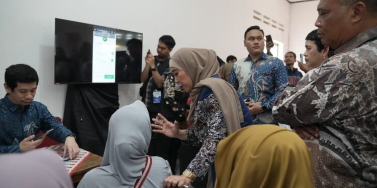 Menkomdigi Tinjau Uji Coba ‘Jalan Tol Data’ Perlinsos Digital di Sleman, Pastikan Bansos Tepat Sasaran dan Bebas KKN