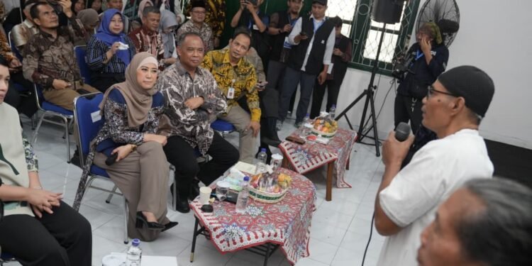 Menkomdigi Tinjau Uji Coba ‘Jalan Tol Data’ Perlinsos Digital di Sleman, Pastikan Bansos Tepat Sasaran dan Bebas KKN