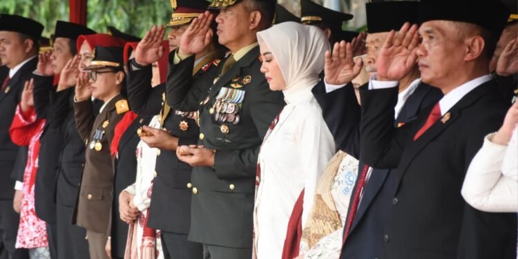 Pangdam IV/Diponegoro Hadiri Upacara HUT ke-81 RI, Semangat Kemerdekaan Menggema di Simpang Lima