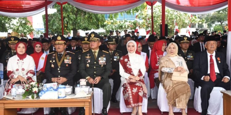 Pangdam IV/Diponegoro Hadiri Upacara HUT ke-81 RI, Semangat Kemerdekaan Menggema di Simpang Lima