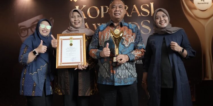 Dorong Koperasi Naik Kelas, Kementerian Koperasi Anugerahi Bupati Sleman Penghargaan Nayaka Mahambara