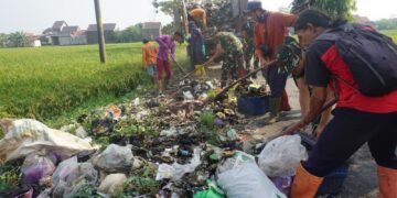 Kodim Batang Gelar Karya Bakti, Dalam Rangka HUT Ke-81 RI dan HUT Ke-76 Kodam IV/Diponegoro