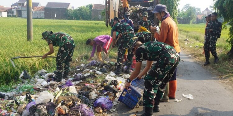 Kodim Batang Gelar Karya Bakti, Dalam Rangka HUT Ke-81 RI dan HUT Ke-76 Kodam IV/Diponegoro