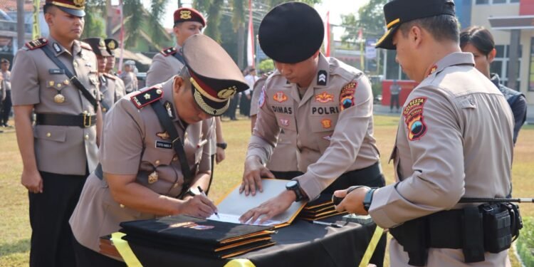 Rotasi Jabatan Strategis, Polresta Batang Gelar Sertijab Sejumlah Kasat dan Kapolsek Jajaran