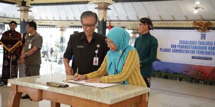 Pemkab Sleman Perkuat Kinerja Aparatur Lewat Penandatanganan Kontrak Kinerja 2026