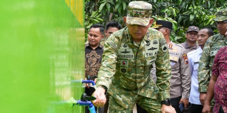 Pangdam IV/Diponegoro Tinjau Jembatan Gantung Merah Putih dan Resmikan Sumur Bor di Pati